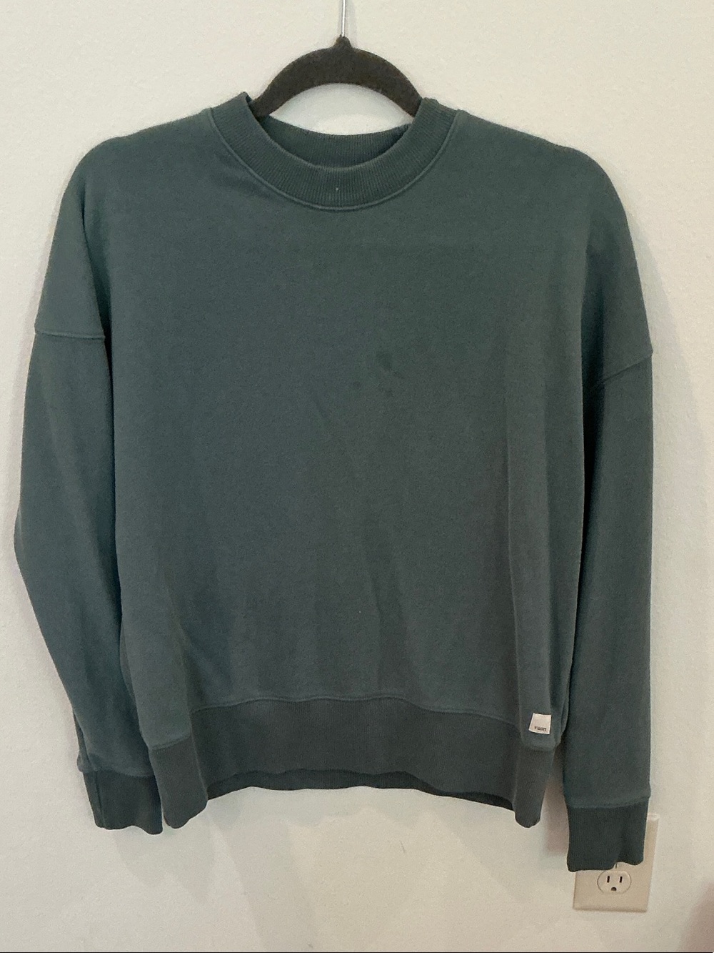 Vuori women’s  Crewneck Sweatshirt in Deep Teal